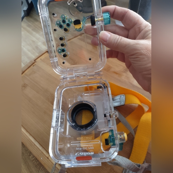 Canon WP-DC700 Waterproof Underwater Camera Case For Canon PowerShot A60 A70 - Picture 9 of 12